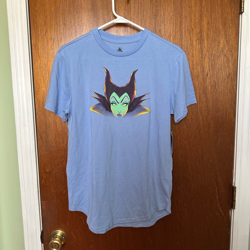Disney Malificent T-shirt size small.  NWT